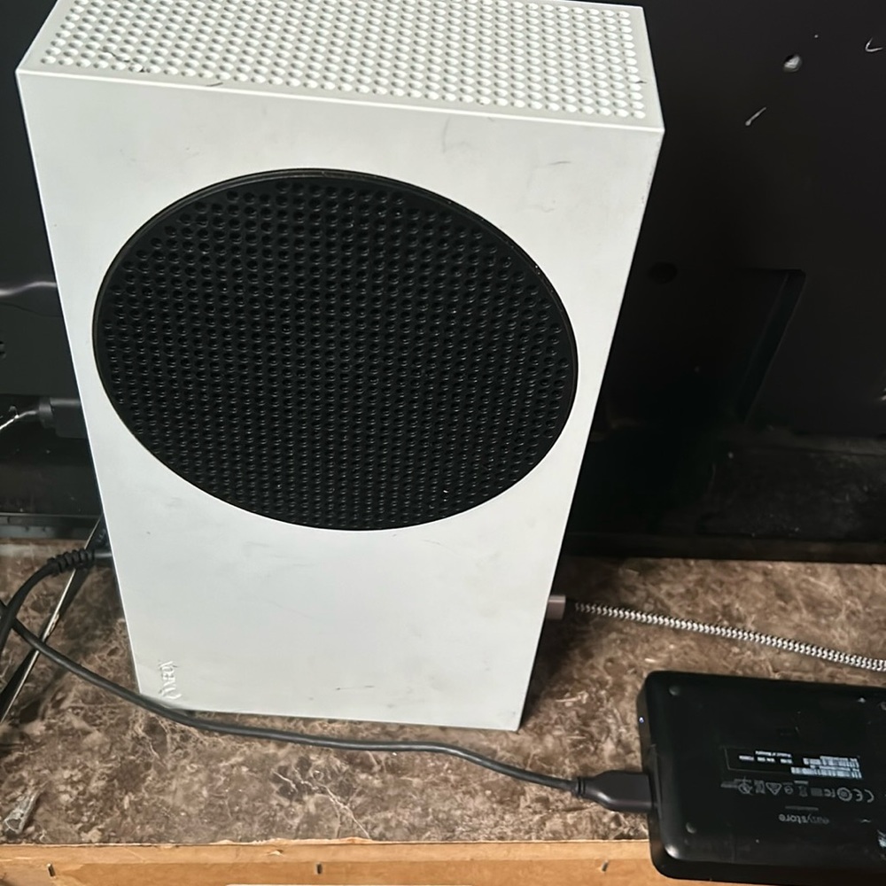 Seeking Xbox series s do not want it anymore works perfectly fine like brand new